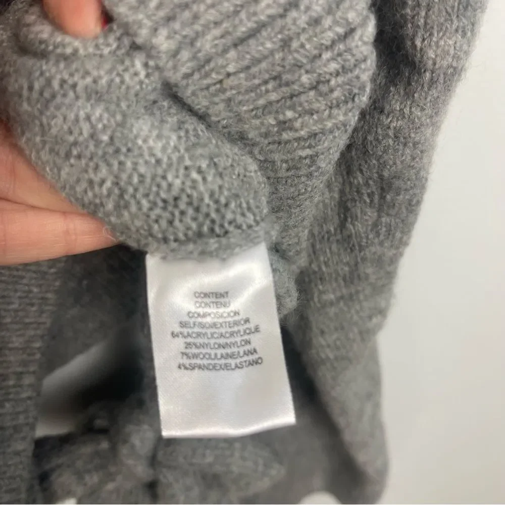 WAYF Luxurious Gray Sweater W Tie Size Medium